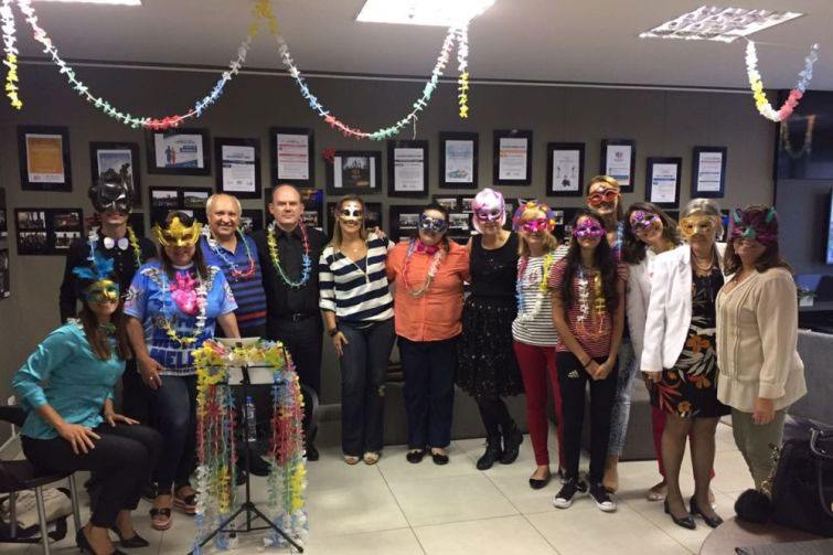 Vestidos a caráter, coralistas participaram da terceira atividade temática de Carnaval - Foto: Divulgação