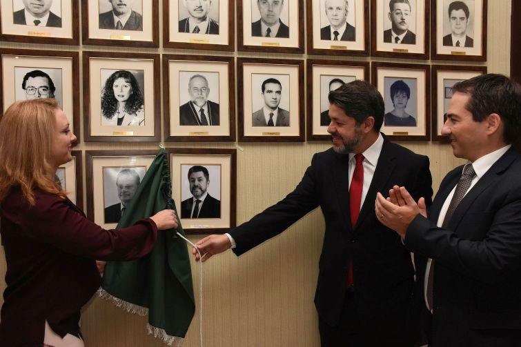 Fotografia de Paulo Rosso foi inaugurada na galeria de ex-procuradores-gerais - Foto: Bebel Ritzmann