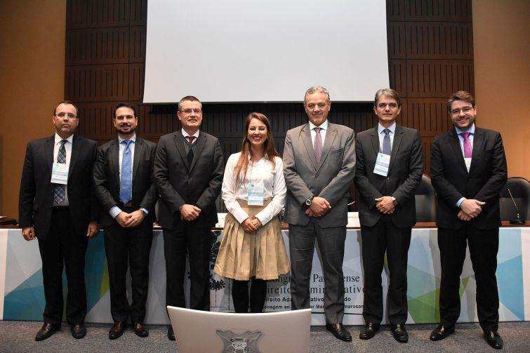 Participantes do painel com o presidente do IPDA, Edgar Guimarães - Foto: Bebel Ritzmann Participantes do painel com o presidente do IPDA, Edgar Guimarães - Foto: Bebel Ritzmann
