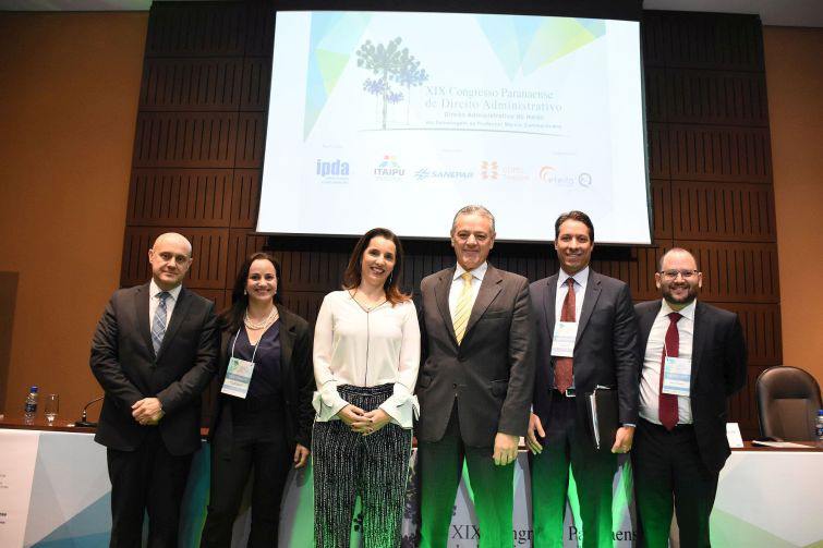 Participantes do painel com o presidente do IPDA, Edgar Guimarães - Foto: Bebel Ritzmann Participantes do painel com o presidente do IPDA, Edgar Guimarães - Foto: Bebel Ritzmann