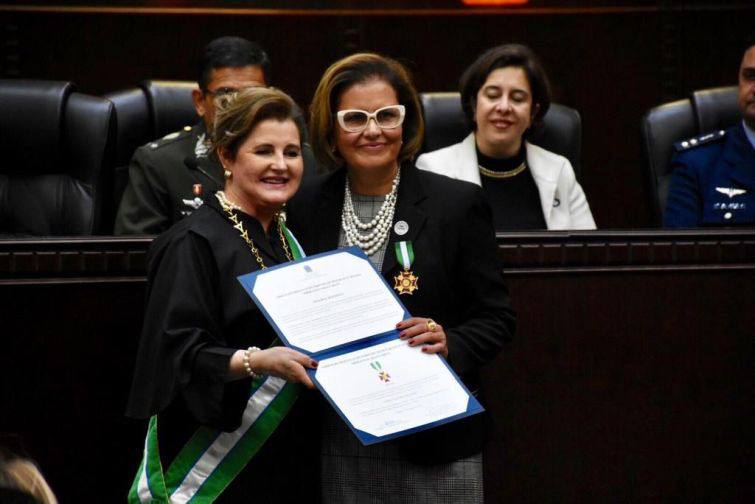 Presidente do TRT-PR, des. Marlene Suguimatsu, e Aldacy Coutinho - Foto: Bebel Ritzmann Presidente do TRT-PR, des. Marlene Suguimatsu, e Aldacy Coutinho - Foto: Bebel Ritzmann
