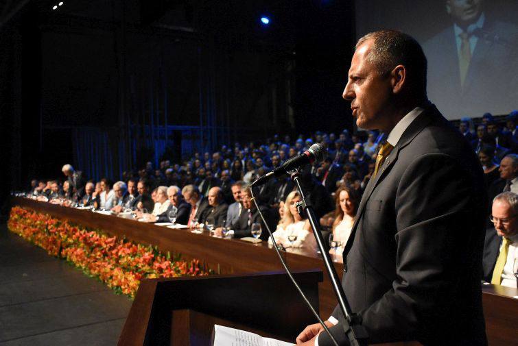 Presidente Fabiano Augusto Piazza Baracat faz discurso durante a posse - Foto: Bebel Ritzmann Presidente Fabiano Augusto Piazza Baracat faz discurso durante a posse - Foto: Bebel Ritzmann