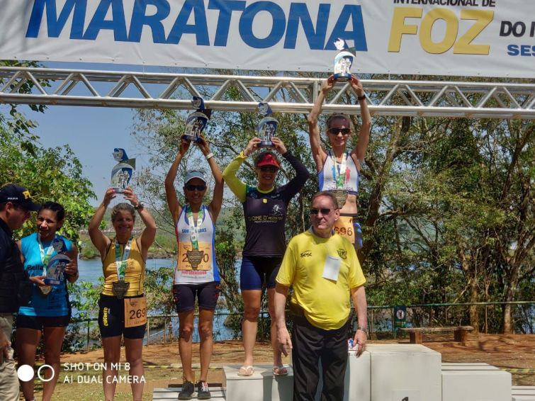 Keidy Roze Cima Pontes do Corrida Legal de Foz comemorou vitória em maratona - Foto: Divulgação Keidy Roze Cima Pontes do Corrida Legal de Foz comemorou vitória em maratona - Foto: Divulgação