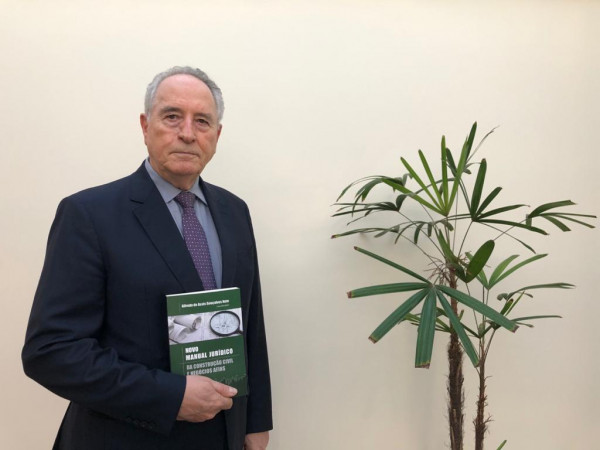 Professor Alfredo de Assis Gonçalves Neto, organizador do livro - Foto: Divulgação Professor Alfredo de Assis Gonçalves Neto, organizador do livro - Foto: Divulgação